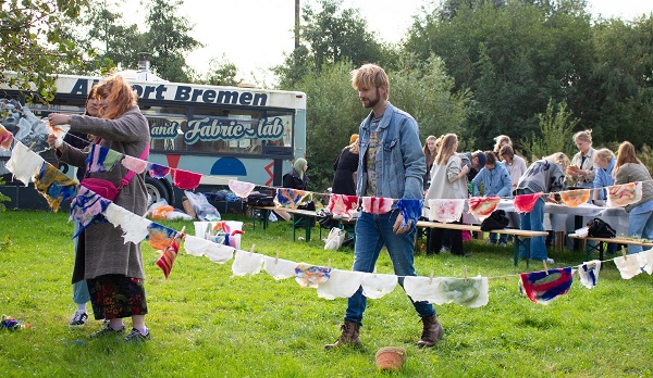 Tussen de vlaggetjes